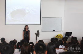 廣西外國語學院人文藝術學院舉辦2012級藝術設計專業設計會暨國內文化藝術交流活動策劃展